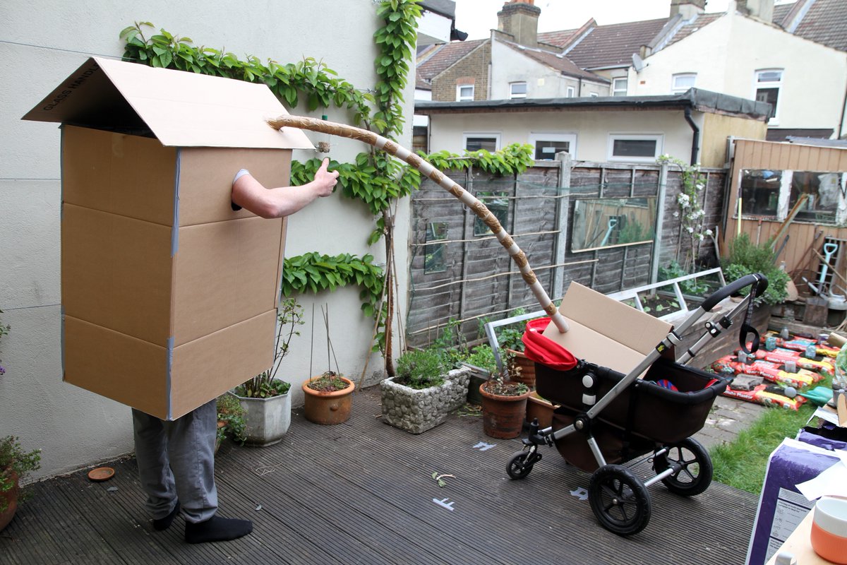 Zabludowicz_Col's tweet image. Looking for ways to keep the kids busy? Head over to our Instagram page today at 2pm for a live workshop with artist Anne Harild #familiescreate #reuse #makeathome #craft #childrensactivities