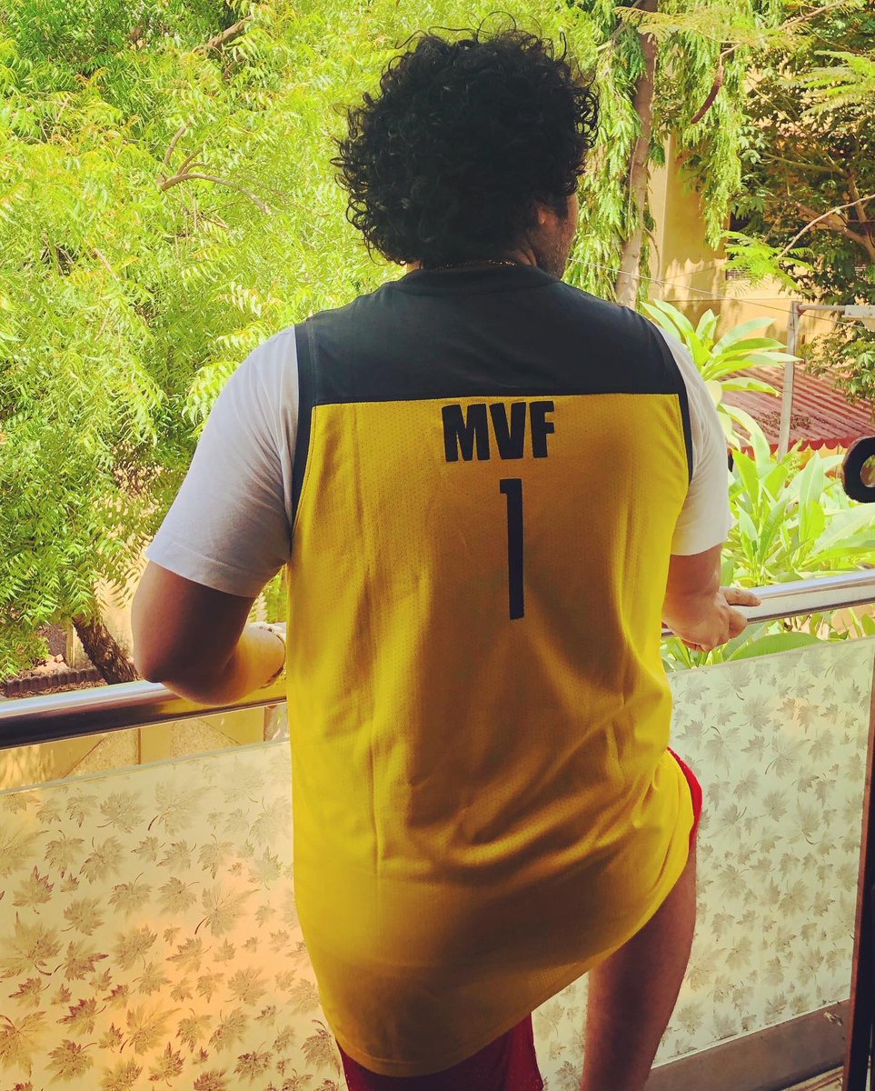 bhushyrhodes's tweet photo. DAY 32 of 40 Days Lock Down 🏀
Wearing - Customised #1 MVF ( Most Valuable Fan ) @EkalavyasBball #TeamEkalavyas Jersey
Location - Exploring different areas of my Bunglow
@prolineindia @NBA @NBAIndia #NBA @gopal1204 #AroundTheHoop @SonySportsIndia #StayHomeStaySafe https://t.co/nH7PWm1djY