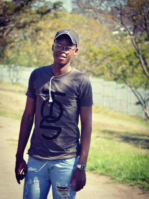 Names : Sabelo Terrence GumedeInstitution : University of zululandCourse : Communication science  #LockdownGraduationDay