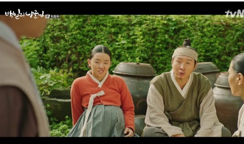 "Hongshim is so lucky. Wondeuk's lips are plump and pretty.""Why are you like this? I also have plump lips, where are you looking at?"