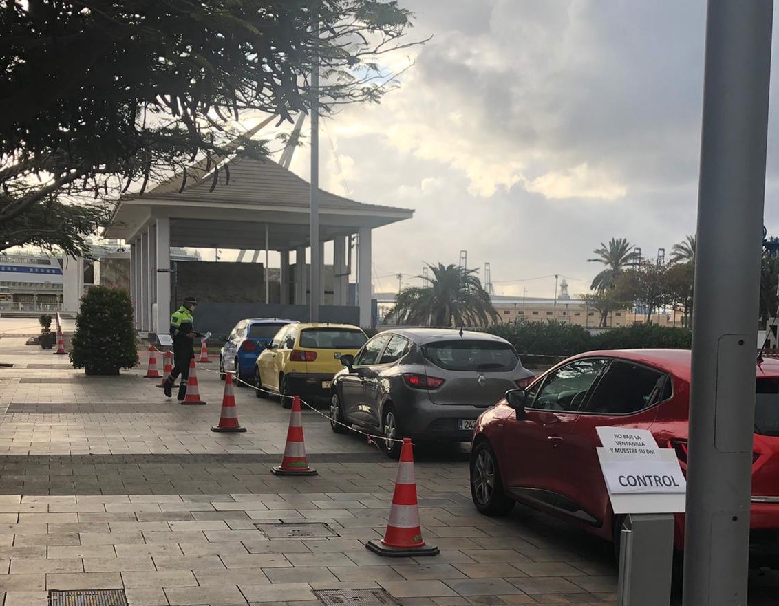 Nuestros compañeros, los Agentes de Movilidad, se encuentran desde hace varias semanas controlando los accesos al Museo Elder, donde se realizan pruebas rápidas del #COVID19 .

#ContinuamosLuchando 
#JuntosLoConseguiremos