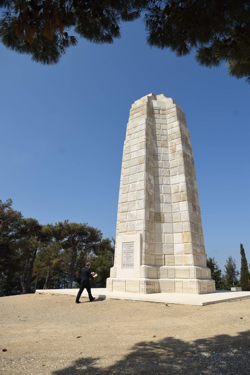 His next stop came  @CWGC’s Chunuk Bair (New Zealand) Memorial – which bears the names of 849 New Zealand soldiers who died on the Gallipoli peninsula and have no known grave. While here  @bnbgundogan laid a wreath on behalf of the people of New Zealand.  #AnzacDay    #AnzacDay2020  