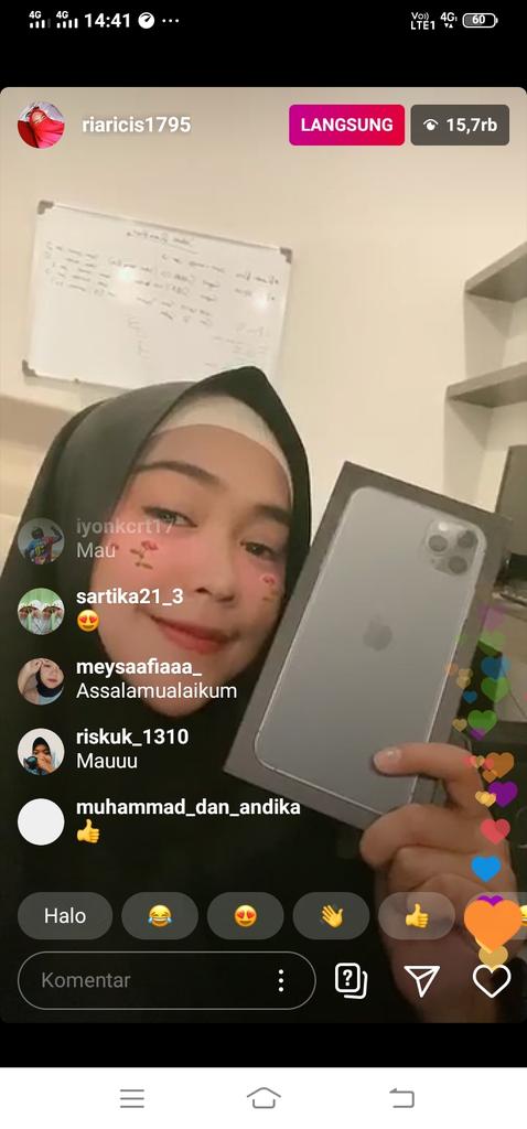 ndyasalsa28's tweet photo. @RiaRicis @RiaRicis
CLUE: tentang give away 20 JT subscribers!!! Dimanakah barang itu????                                                     Hal menarik yg sedang ngumpet: Barangnya ada dibelakang antara 2 komputer hitam(iPhone 11)
@_salsabila2328 || ON INSTAGRAM https://t.co/B5JaYUJJR0