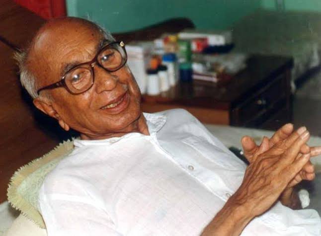 Desh_Bhagti's tweet image. هِن ڌَرتيءَ جا او راڄَ ڌَڻي
تون رَتُ ۾ ريٽو ٿيندي
مان ڇيرِن کي ڇِمڪائيندَس
#TributeToSainGMSayed