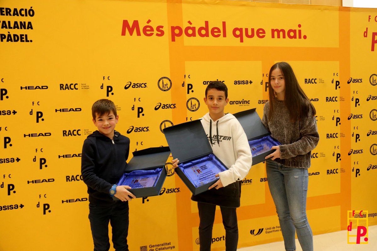 FCatalanaPadel's tweet photo. 🎤 “Coneixem els nostres #MenorsFCdP”
Alba Vázquez I Dani Docampo volen repetir fites aquest 2020.
Els #1 aleví femení i masculí del 2019, somien en poder igualar les fites de l’any passat
➡️ https://t.co/YKKoQ1lvYp
#ElPàdelCatalàEsQuedaACasa
#MésPàdelQueMai #LaFCdPEnLinia https://t.co/K2Gt7AYQHC