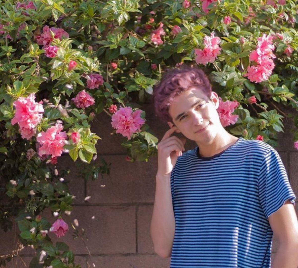 Guys..this is not a drill @Fieryillusionst let me dye his hair pink!! 😱 it looks so good tho and now you can really tell us apart 😂💕