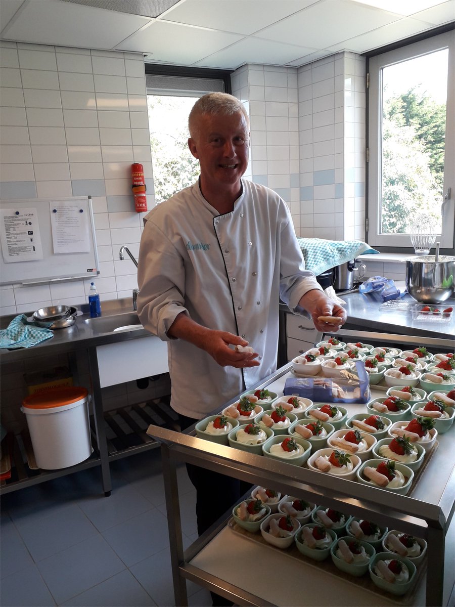 elkanderzorg's tweet photo. De zomerkoninkjes zijn weer in De Skûle gesignaleerd! Onze bewoners hebben ervan gesmuld. #oprechteaandacht https://t.co/rnXbYg8TKq