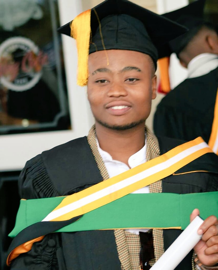 anele_may's tweet photo. #LockdownGraduationDay

Never got any distinction in matric... 

Bcom Accounting 🎓
Postgraduate Certificate in Education (CumLaude) 🎓
Bed (Honours Degree) Lockdown
Masters in Education (Med Candidate) 

From deep rural areas in EC Engcobo eQebe https://t.co/zIKPwbyYEB