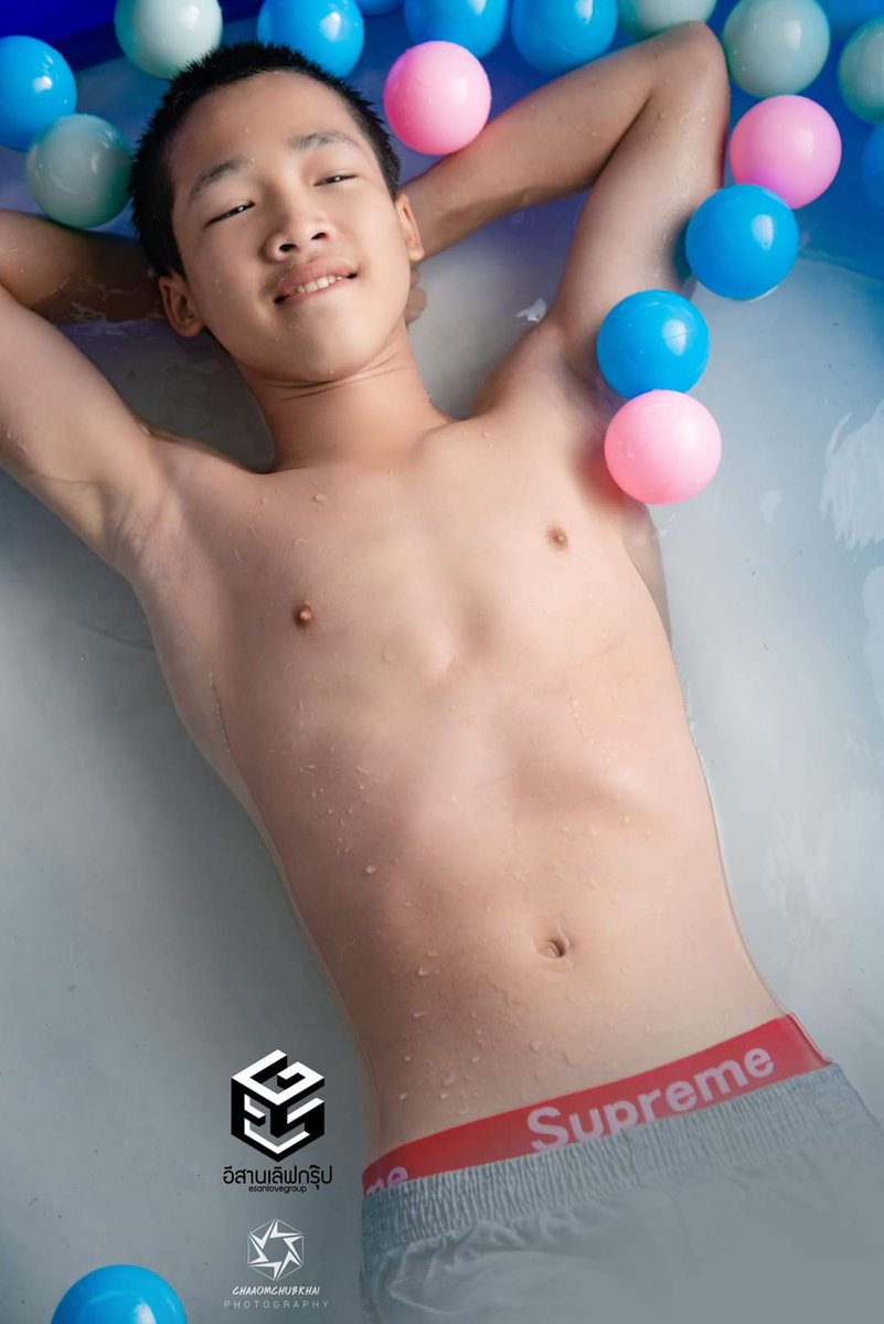 Toa25534912's tweet photo. เด็กทุกวันนี้ทำมัยมันเปะทุกมุมเลยว่ะ https://t.co/yB0UP2izep