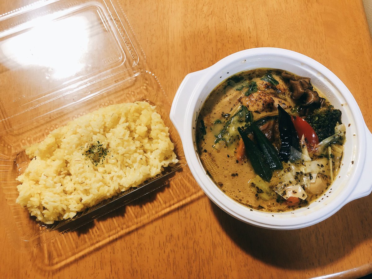 ゆう 本日は夕食のテイクアウト 西条昭和町にある 札幌スープカリー荒谷商店 さんです 丸ごとチキンレッグと野菜のカリーと牛すじ煮込みのカリーです 一口食べると和風ベースの出汁の風味と心地よい辛さが広がります 野菜も大きくてお肉も柔らかく ゆう 本日は夕食のテイクアウト 西条昭和町にある 札幌スープカリー荒谷商店 さんです 丸ごとチキンレッグと野菜のカリーと牛すじ煮込みのカリーです 一口食べると和風ベースの出汁の風味と心地よい辛さが広がります 野菜も大きくてお肉も柔らかく