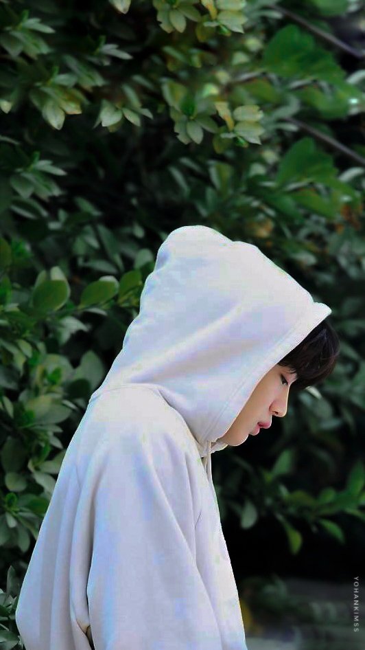 Kim yohan in hoodie