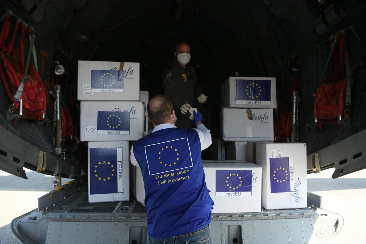 JanezLenarcic's tweet photo. Dopo solo un mese, la scorta europea #rescEU di materiale sanitario e’ una realtà. Oggi una consegna di mascherine all’Italia🇮🇹. Più materiale, come ventilatori, in arrivo nei prossimi giorni per sostenere altri stati membri. Insieme come europei supereremo #COVID19 #coronavirus https://t.co/O8OFmGeQCB
