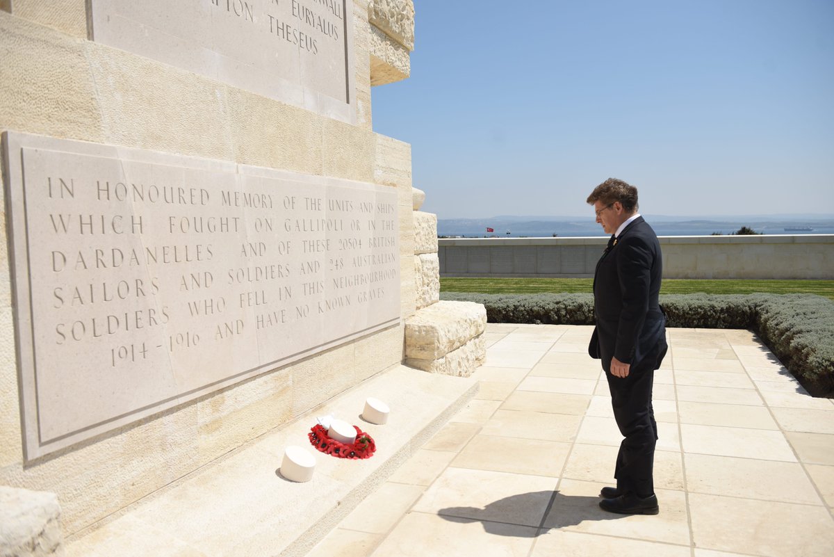 . @bnbgundogan’s final act came  @CWGC’s Helles Memorial, which names over 20,000 Commonwealth servicemen who died in the Gallipoli campaign and have no known grave. Here wreaths were laid for the UK, Ireland and on behalf of the people of the Commonwealth.  #AnzacDay    #AnzacDay2020  