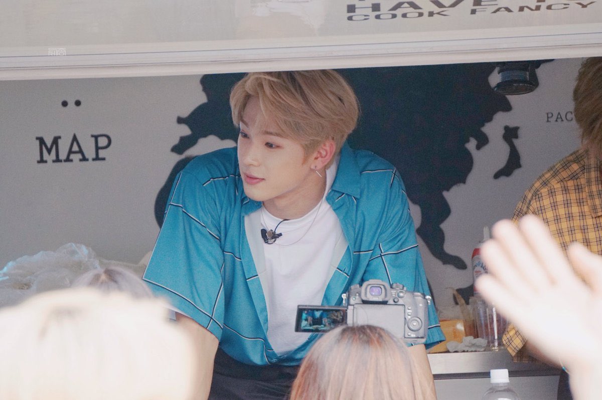 {} day 79/366 .｡.:*☆— This takes me back to oneus and onewe beautiful snack bar. This was definitely a look I miss it :( You’re so cute and adorable. I only wish good things for you and love and happiness. And maybe someday, I’ll be able to show you how much I love you 」