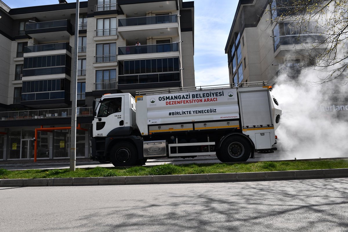 OsmangaziBLD's tweet photo. Virüs nedeniyle aracımızı geliştirdik, modifiye ettik. Şimdi bir kahramana dönüştü! 💪🏻
İlçemizin cadde ve sokaklarınındaki virüsü tabiri yerindeyse yok ediyor... 🧼 🧽 💦 
Aracımıza isim önerilerinizi bekliyoruz. 💭👇🏻 https://t.co/wIHlzkkTQJ