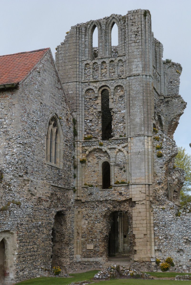 Anyway, Castle Acre Priory. The ruins look impressive, but other than the W end by the Prior's lodgings (which were maintained roofed as a residence), architectural detail was lost as the building was progressively quarried from E to W, leaving little more than bare rubble core.