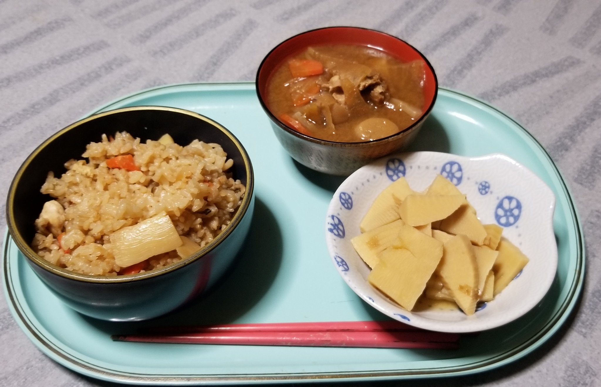 荻野純 たけのこご飯と たけのこ煮と 豚汁 T Co Xv95z1aw59 Twitter