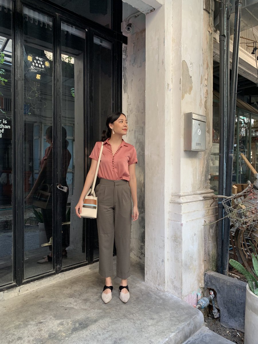 WearWay_'s tweet photo. @boon.r
Top : Rallymovement 1,290.-
Pants : Keeps_design 1,790.-
Shoes : D.dhari 1290.-
Bag : Boyy
.
Name :  Boon
Occupation : Media Planner
.
 #Boyy #Ddhari #Keeps_design #Lookbook #Rallymovement #Wearway https://t.co/Oehnvnf24p https://t.co/RrGlhUMsN1