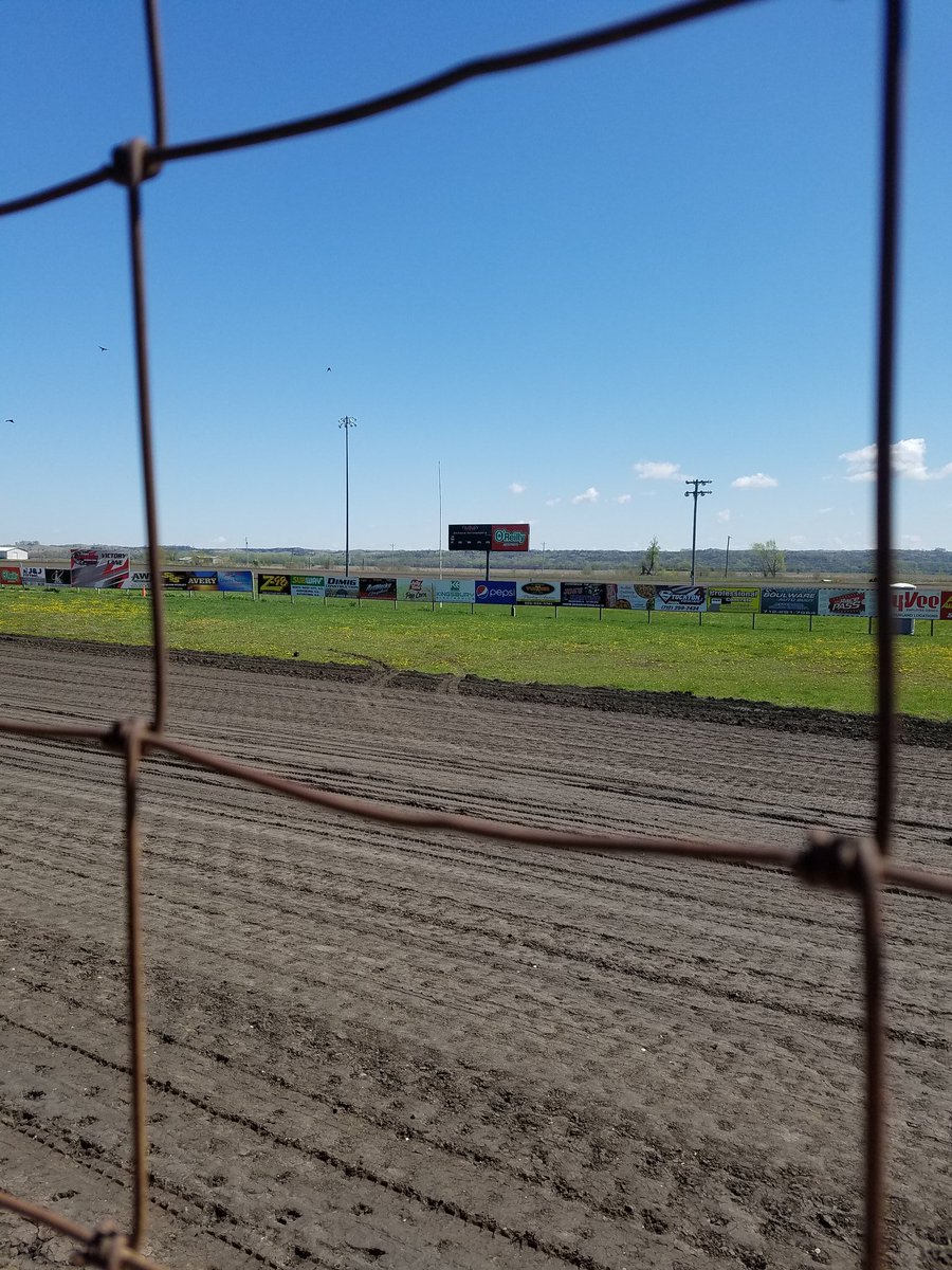 ParkJeffersonSD's tweet photo. What time is it?  Whoop whoop, it's Raceday at PJ!  Make sure to tune in on @SpeedShiftTV! https://t.co/8Pct0gM5Uf