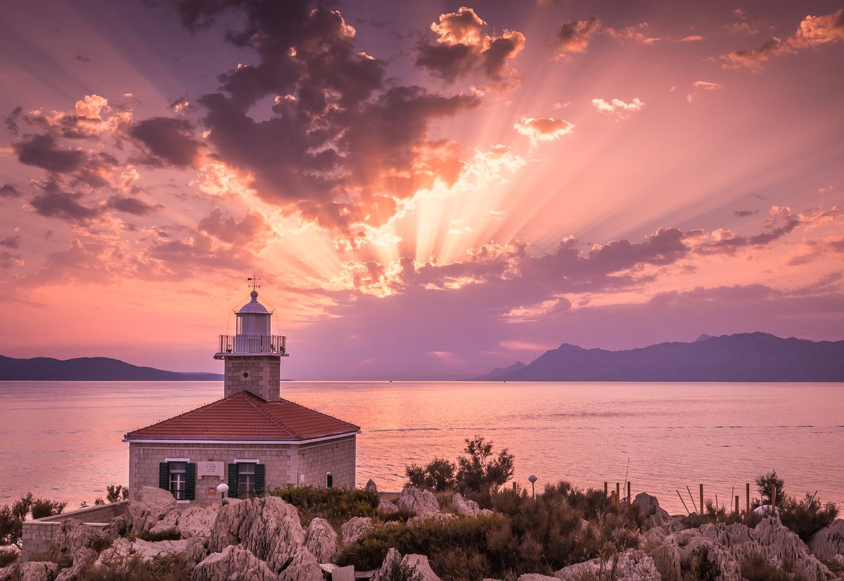 ExploreAdriati2's tweet photo. #makarskalighthouse #exploreadriatic #travelguide #yourbesttravelcompanion #makarskariviera #travelparadise #pearlofadriatic #dalmatia #lovedalmatia #sailingcroatia #croatiafullofnature #pictureoftheday #photooftheday📷 #picoftheday #croatiafullofmagic #beautifulcroatia https://t.co/L1iLjwC1ho