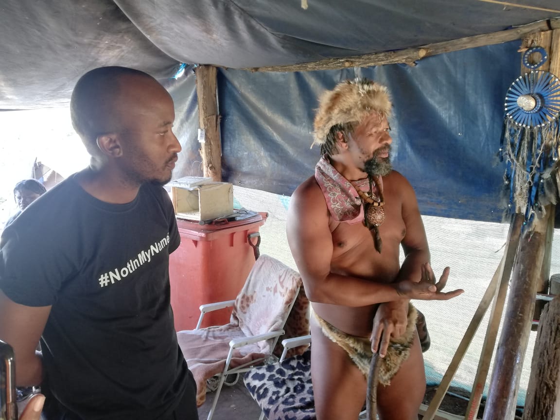NotInMyNameINT's tweet photo. π¨π¨ #NIMNSA GOES TO THE UNION BUILDINGS π¨π¨
#NOTINMYNAME visited what is called King Khoisan SA's Aboriginal Embassy situated at the Union Buildings. The group has been living there for 15 months pending their demands which President Ramaphosa has been made aware of. https://t.co/ZPXVzYWVWv