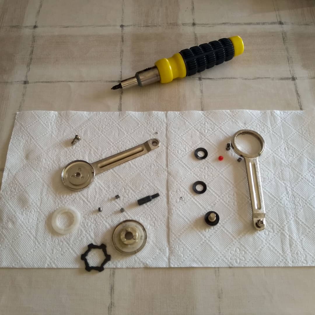 pegial's tweet photo. Mañanas "MCGyver". Pieza de metal rota, no pinta bien 😁
#FelizSábado #MCGyver #quehacespepe #quientieneelmartillo https://t.co/Tmb7di4VAP