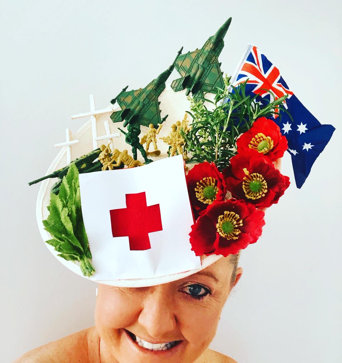 🇦🇺🌿🎺Paying tribute to service men &amp; women, past &amp; present &amp; healthcare workers #AnzacDay2020 #StayHomeAustralia Giving my hot glue gun a run. Fascinator week 4 🎺🌿🇦🇺