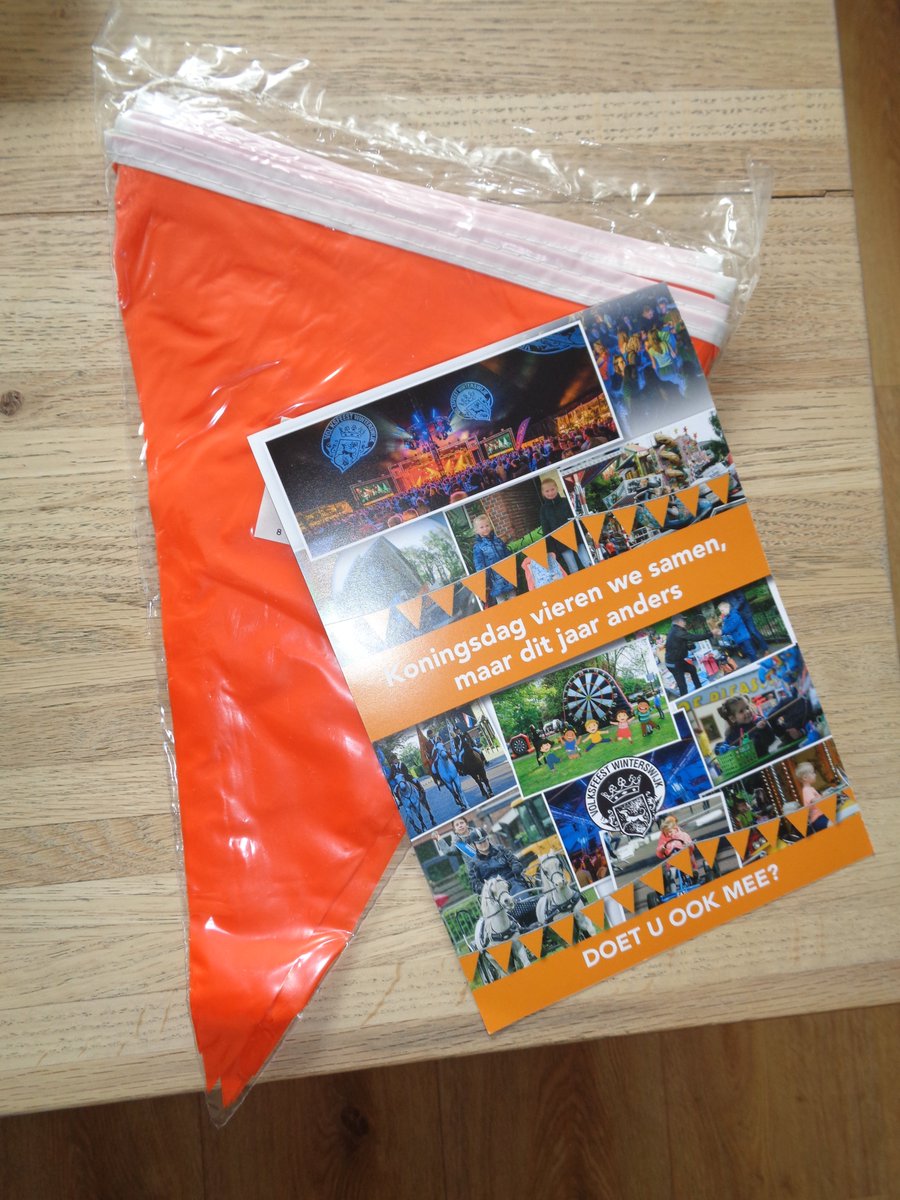 DebbieSchigt's tweet photo. 'Jaja ook hier zijn de oranje vlaggetjes binnen ๐งก๐งก'
Heel Winterswijk heeft een oranje vlaggen lijn gekregen. Zo kleurt heel Winterswijk toch een beetje Oranje op KoningsDag !
#OranjeBoven #HappyAlmost #Kingsday
#KoningsDag <3๐งก #VierenWeSamen
#DoetUOokMee ? #Winterswijk https://t.co/qiFwiT3QPk