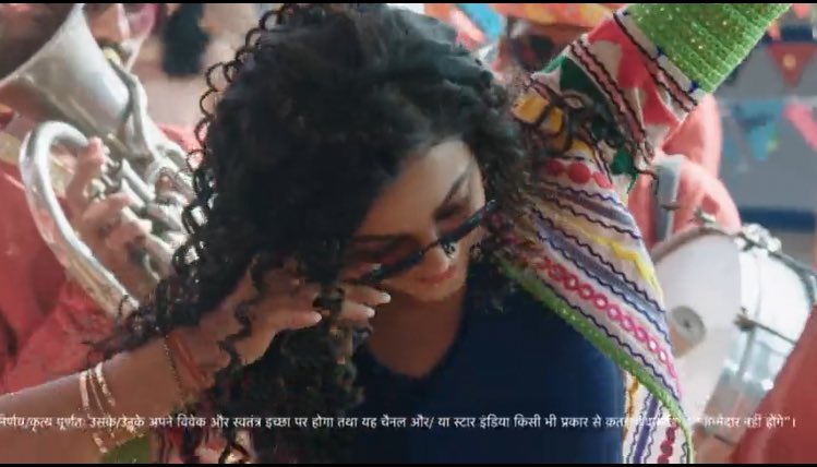  #YehRishteyHainPyaarKe Episode 1Kuhu is having fun with a local music troupe #KaveriPriyam  #Kuhuness