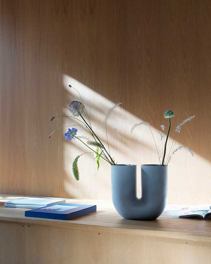 Afgørelse Envision Ferie Muuto on Twitter: "In bloom—the Kink Vase by Earnest Studio:  https://t.co/GyashtULBt #muuto #newperspectives #scandinaviandesign  https://t.co/4k8o4ns3ot" / Twitter