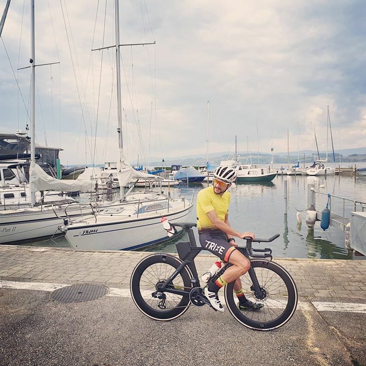 leandroglardon's tweet photo. Testing my new #toy 😍 ⚔
#murtensee #bmctimemachinedisc 
#swissmachine🇨🇭 #ironman #training #triathlete #roadmachine
#mytribe #blackandyellow https://t.co/qGxS0WtoI2 https://t.co/CIsjtb7QQi