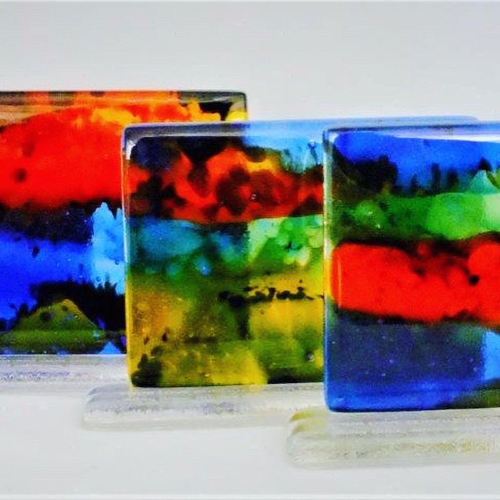 Today was a special day for the 811 call nurses. Anna Bilek, owner and designer of Passion for Glass, presented nurse with a limited edition glass thank you card, contact Anna for more info . #COVID19AB <a href="/17thavesw/">17th ave SW</a> <a href="/maryltmartin/">mary martin</a>  <a href="/global_leslie/">Leslie Horton</a> <a href="/CTVCalgary/">CTV News Calgary</a> <a href="/Linda_Olsen/">Linda Olsen</a> #ShopLocal