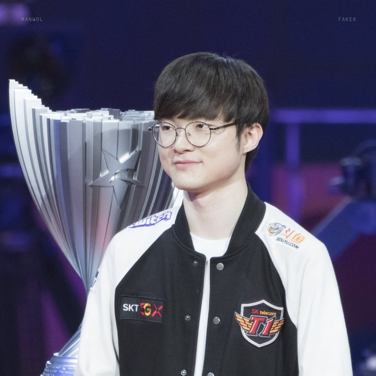 2019.04.13

무관중 결승전의 아쉬움을 
19 스프링 결승 사진으로 달래봅니다. 

티원 우승 축하해🏆🎊🎉

#T1WIN #T1Fighting #LCK #V9 #FAKER
