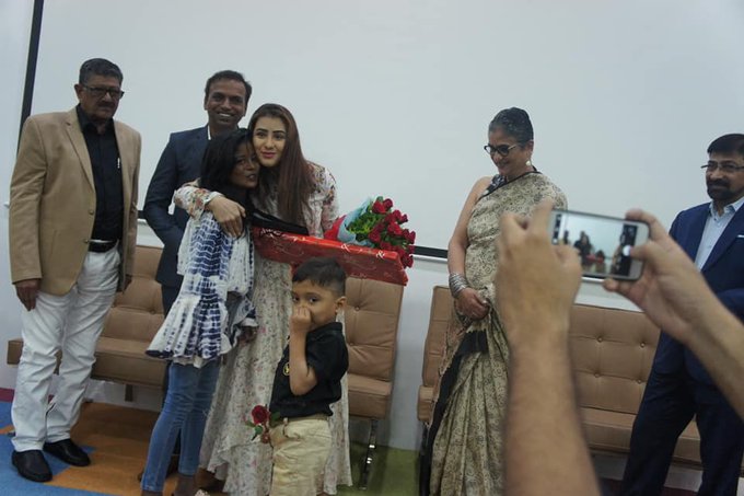 SaumyaShilpian's tweet photo. She has a golden heart

#ShilpaShindeSoulOfBJGPH https://t.co/vjchbT7a0O