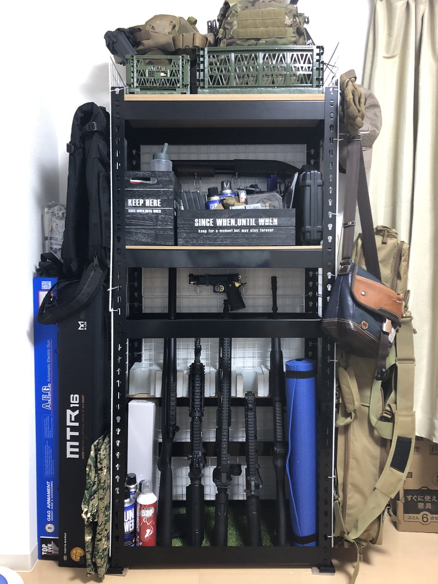 do_garan's tweet photo. 自粛中なので、我が家の武器庫さらす
#外出自粛
#サバゲー
#ガンラック https://t.co/EyFNQPApar