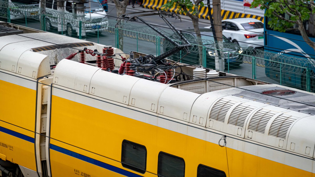 ConcordeLFPG's tweet photo. The monthly inspection of JingHu railway in Shanghai, using CRH5J-0501: China`s first high-speed EMU specially customized for railway detection. https://t.co/lk8kqM5fnz
