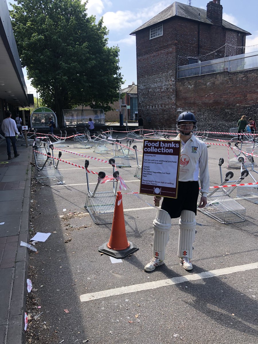 Handing over to <a href="/lewespriorycc/">Lewes Priory Cricket Club</a> who showed up in full cricket kit in support of <a href="/LewesCvirus/">Lewes Coronavirus Volunteers</a>! #Lewes #COVID19 #CovidCitizenAction