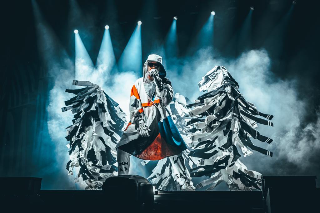 Liebe Kinder, sehr sehr schade, dass wir bis Ende August keine Shows spielen können. Wir sind sehr traurig und scharren mit den Hufen, dass der Showrhyme-Pro bald wieder auf die Bühne darf. Danke nochmal für die tolle Tour, an die wir ganz viel denken. Bis bald!
