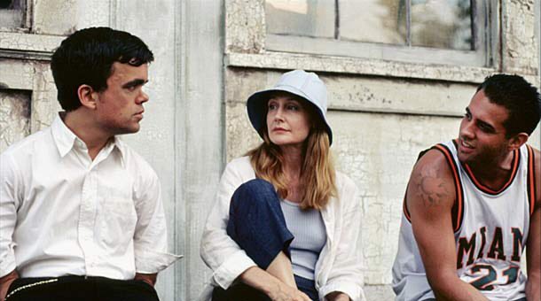 KissoonSashi's tweet photo. In this craziness, how can I be useful? I have a very particular set of skills, skills I have acquired over a very long career of watching films/TV. I can help alleviate boredom! I’ll recommend some films &amp; TV I love. 1st up:

The Station Agent – a brilliant film about loneliness https://t.co/bmQPuNwOZB