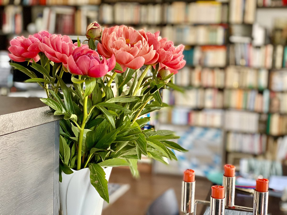 Pascal Beucler Peonies First Flowers In 40 Days Of Confinement Merci Franprix