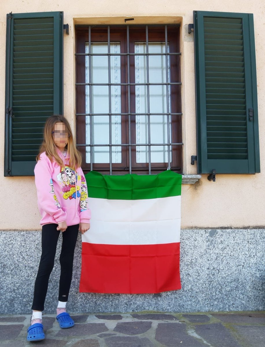 "Anch'io mi preparo per un evento speciale... molto speciale!!" A. B. di San Vittore, @IC_via_Dante, prepara il suo flash mob in onore della LIBERTÀ. #Anpi #25aprile2020