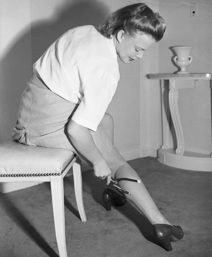 Друзья, опубликовали для вас новую виртуальную выставку «Война и мода». Подкладки-«плечики», cross bags, тюрбаны, рисунки на ногах и многое-многое другое - война оказала значительное влияние на развитие моды. Узнайте больше по ссылке: moda.catalog.mos.ru/entity/EXHIBIT…