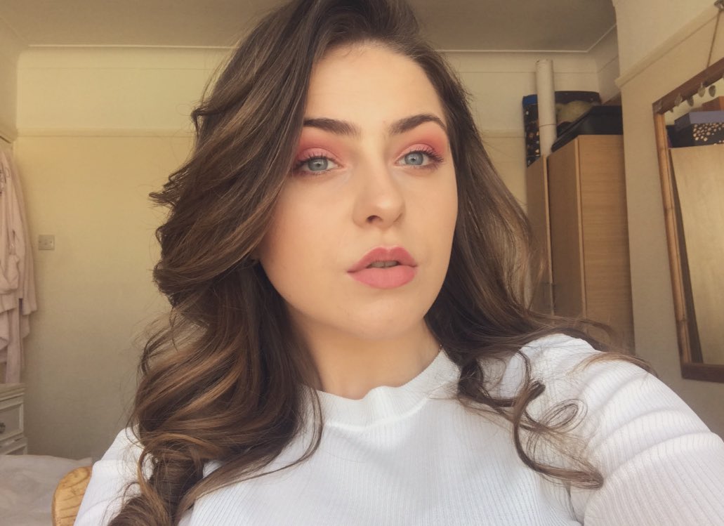 andre_reut's tweet photo. I haven’t really been using this, so here I am🦋 https://t.co/gVjsXdbZLX