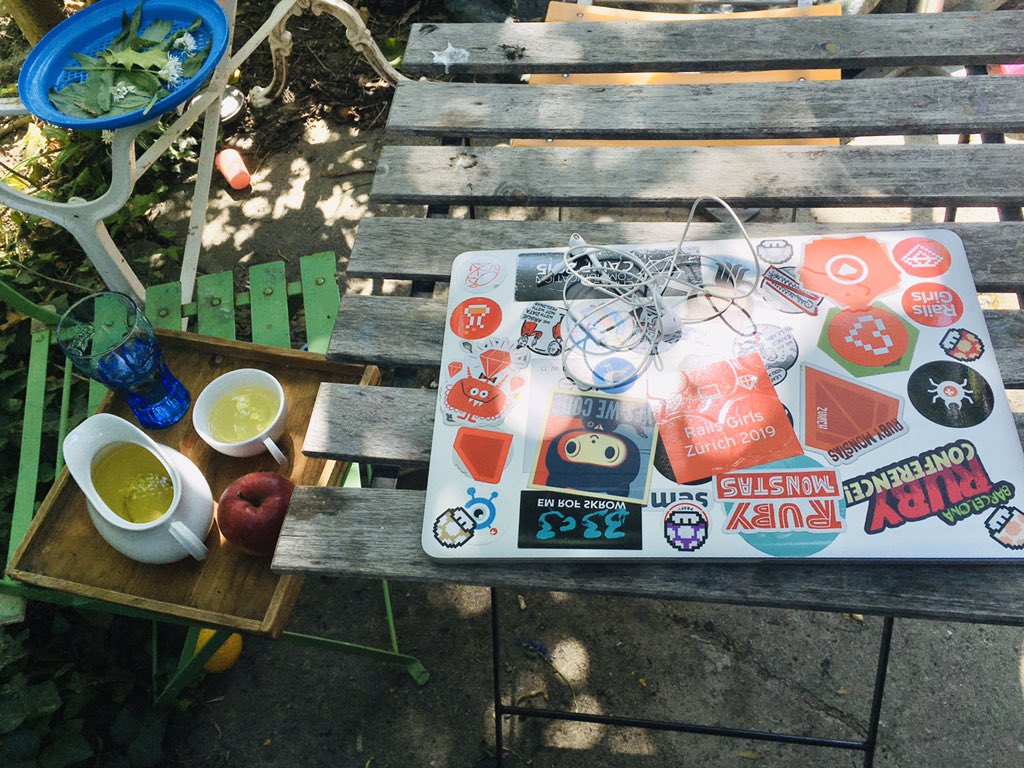 hanaharencar's tweet image. ...everything ready to start to #code. ...that’s exactly the moment when the kid wakes up #momslearntocode