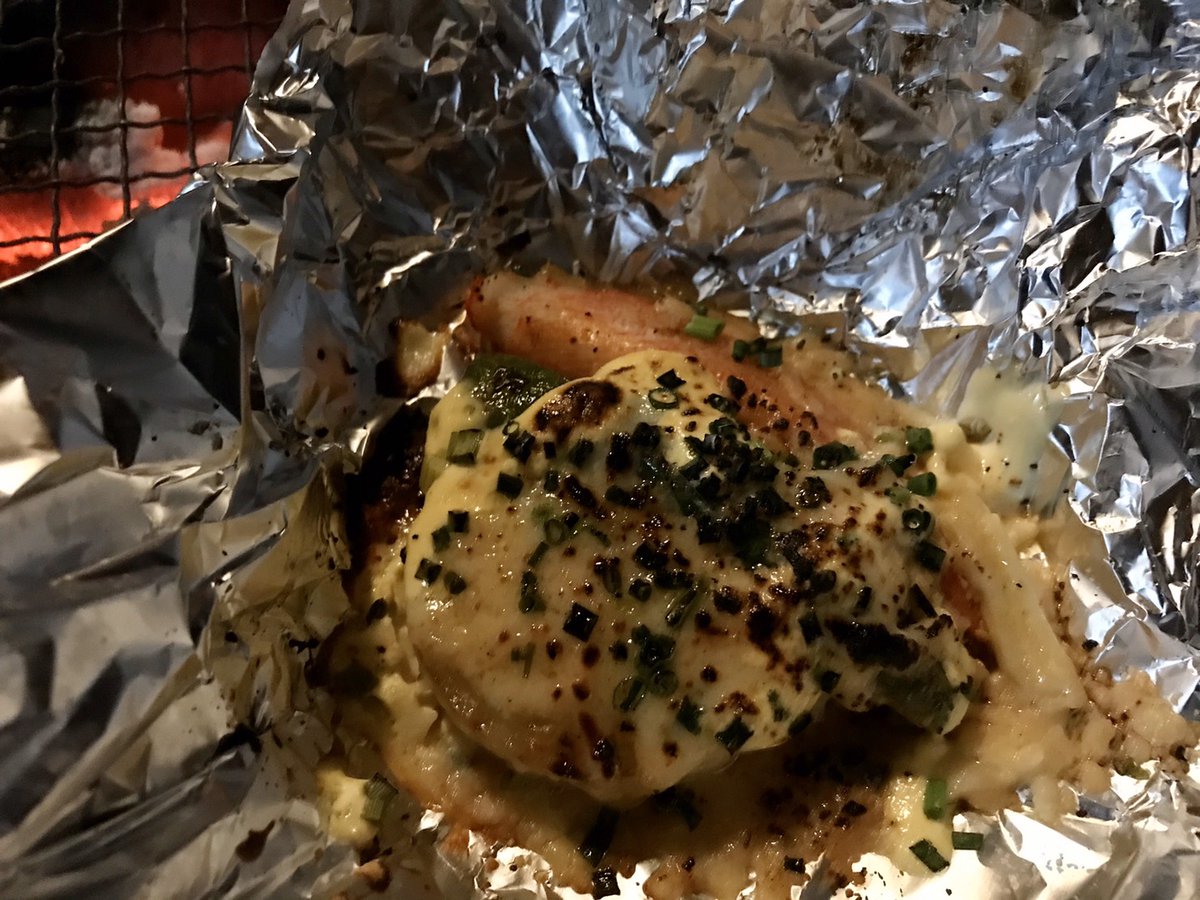 カニカマのスギヨ 玉ねぎとピーマンとカニカマのホイル焼き ポン酢とチーズとネギと胡椒 カニキャン q おうち時間