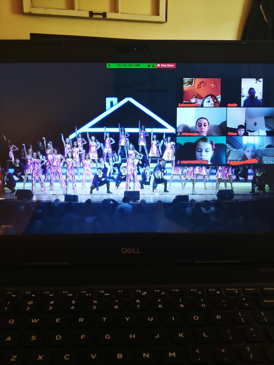 SyarAustin's tweet photo. Highlight of the week was sharing the @marysvillesu show with my students. We were going to see them live for reading 100k minutes as a school. So we made signs and watched their latest performance through Zoom. #artmatters #PTBM @MarysvilleEVSD @Edgewoodlib @Edgewood_ES https://t.co/IPRwALYPVp