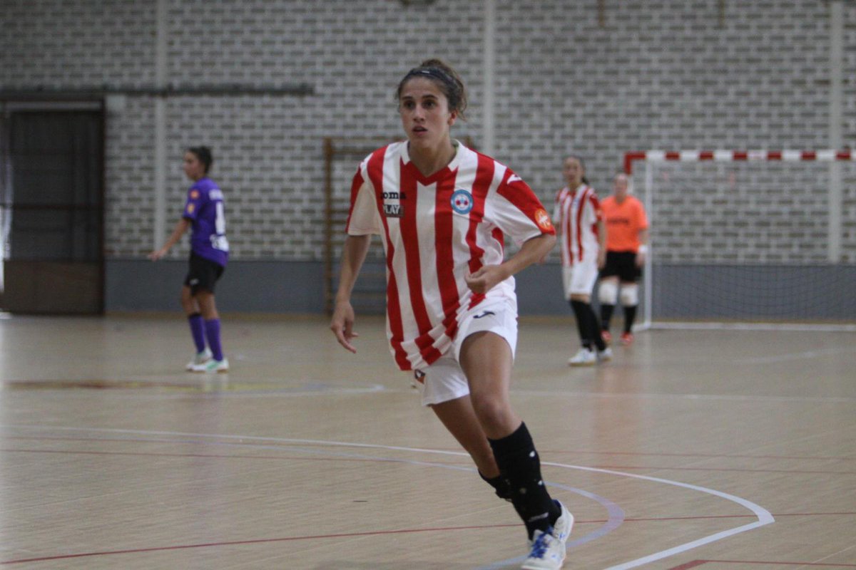 FutfemBaixLlob1's tweet photo. Entrevista a la jugadora del @PenyaEsplugues @martita_ga7 parte 1: https://t.co/PfbYZbfLrl