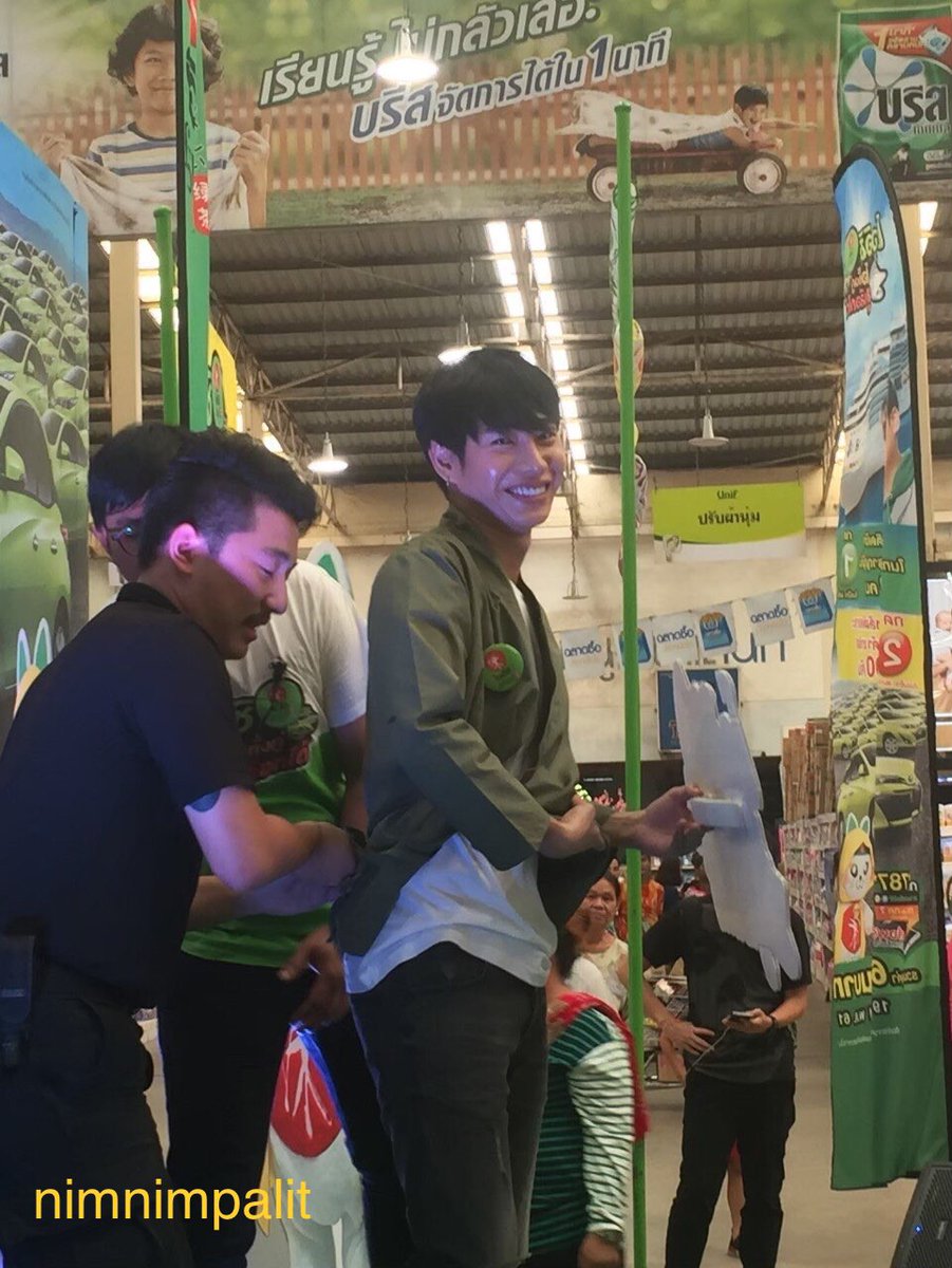 nimnimpalit's tweet photo. ไปค้นเจอจากไลน์เก่า ช่วงทัวร์โออิชิ ตะเร็กตะน้อยมาก คิดถึงจังเลย
#เป๊กผลิตโชค #PeckPalitchoke https://t.co/tb1n4w2501