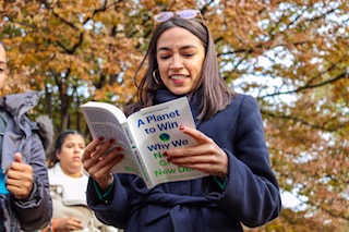 Hosting the brilliant  @aldatweets &  @alybatt for their London book launch of A Planet to Win &  @KateAronoff at  @TWT_NOW -  @triofrancos you're only one left! Here's Alyssa making a no-doubt vital point and  @AOC doing the only sensible thing & reading a copy...