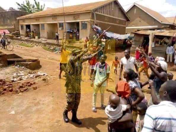 Juliebristolsb1's tweet photo. Protests in Mityana Constituency... Folks are demanding for the immediate demand of #HonZaake
#FreeHon.Zaake https://t.co/ezhxYlwyu5